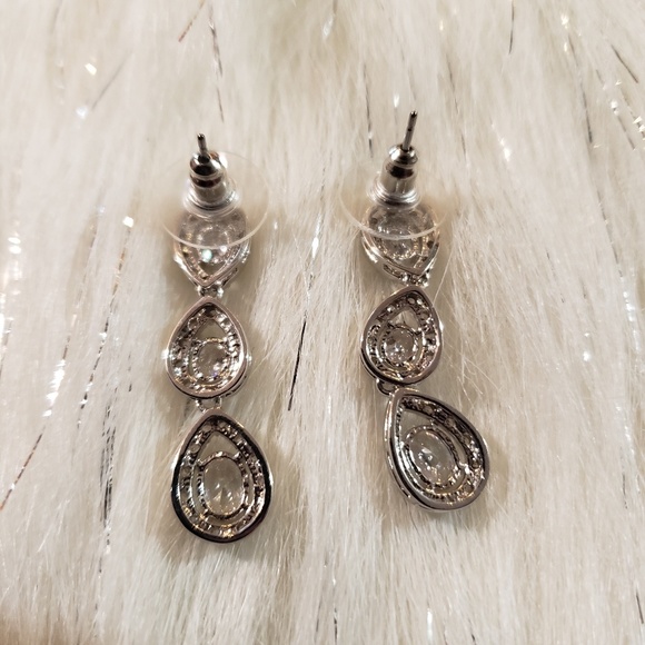 Cubic Zirconia drop earrings - Picture 3 of 3